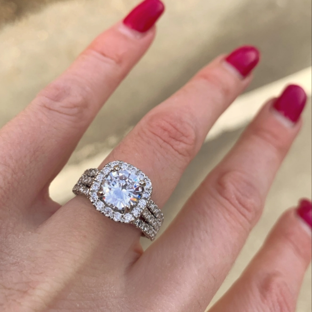 Gorgeous Inlayed Diamonds Wedding Ring - Picture 5 of 5